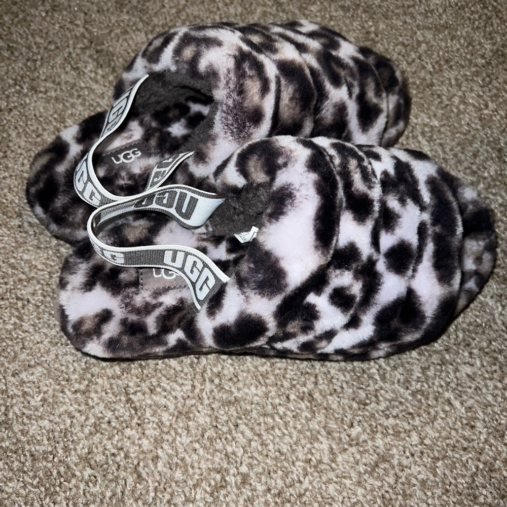 Ugg size 6, slippers